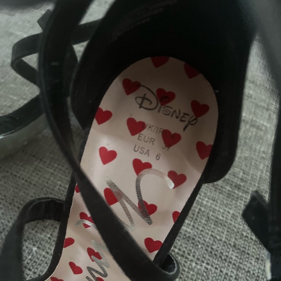 Disney Minnie Mouse Strappy Heels size 6 RARE - Picture 4 of 5